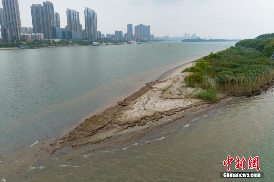 Nível da água na se??o de Nanjing do rio Yangtzé continua caindo