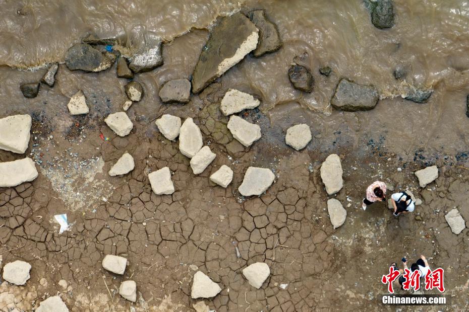Nível da água na se??o de Nanjing do rio Yangtzé continua caindo