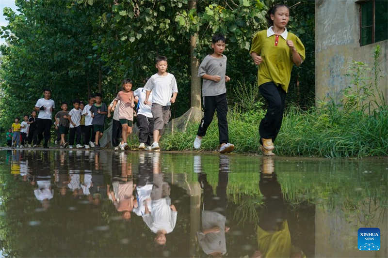 Artes marciais chinesas s?o um sucesso junto dos habitantes de Liuzhuang