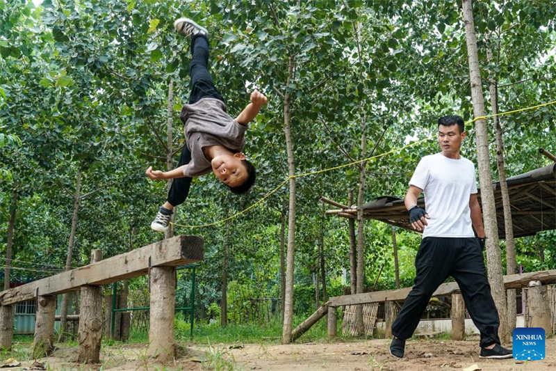 Artes marciais chinesas s?o um sucesso junto dos habitantes de Liuzhuang