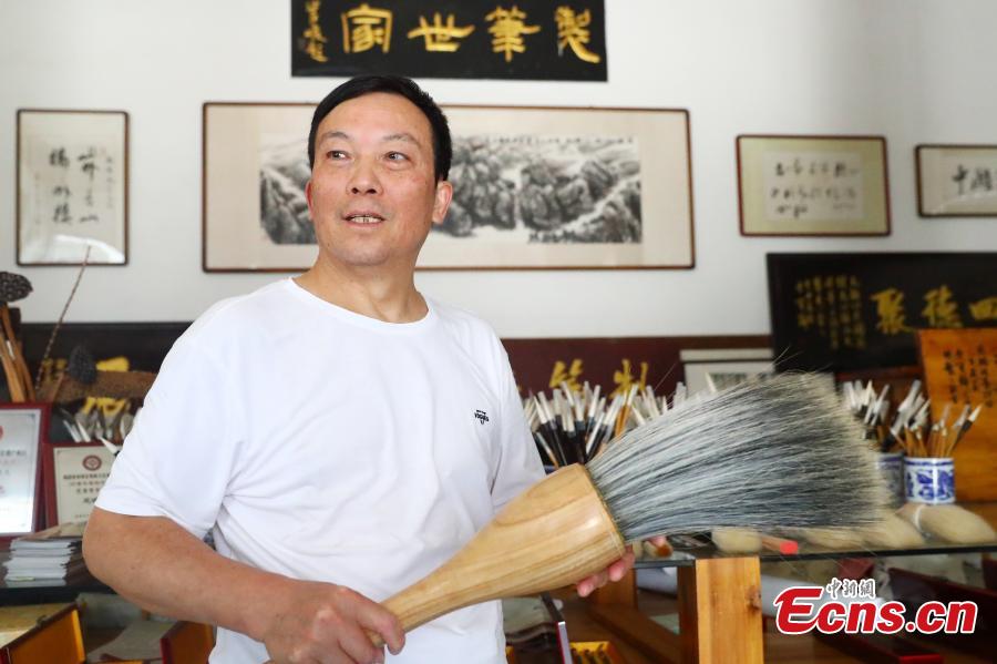 Zhou Pengcheng, 6 décadas de dedica??o ao fabrico de pincéis de caligrafia