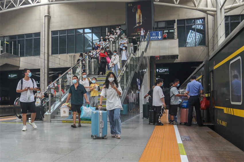 Ferrovia chinesa desloca 440 milh?es de passageiros durante o ver?o