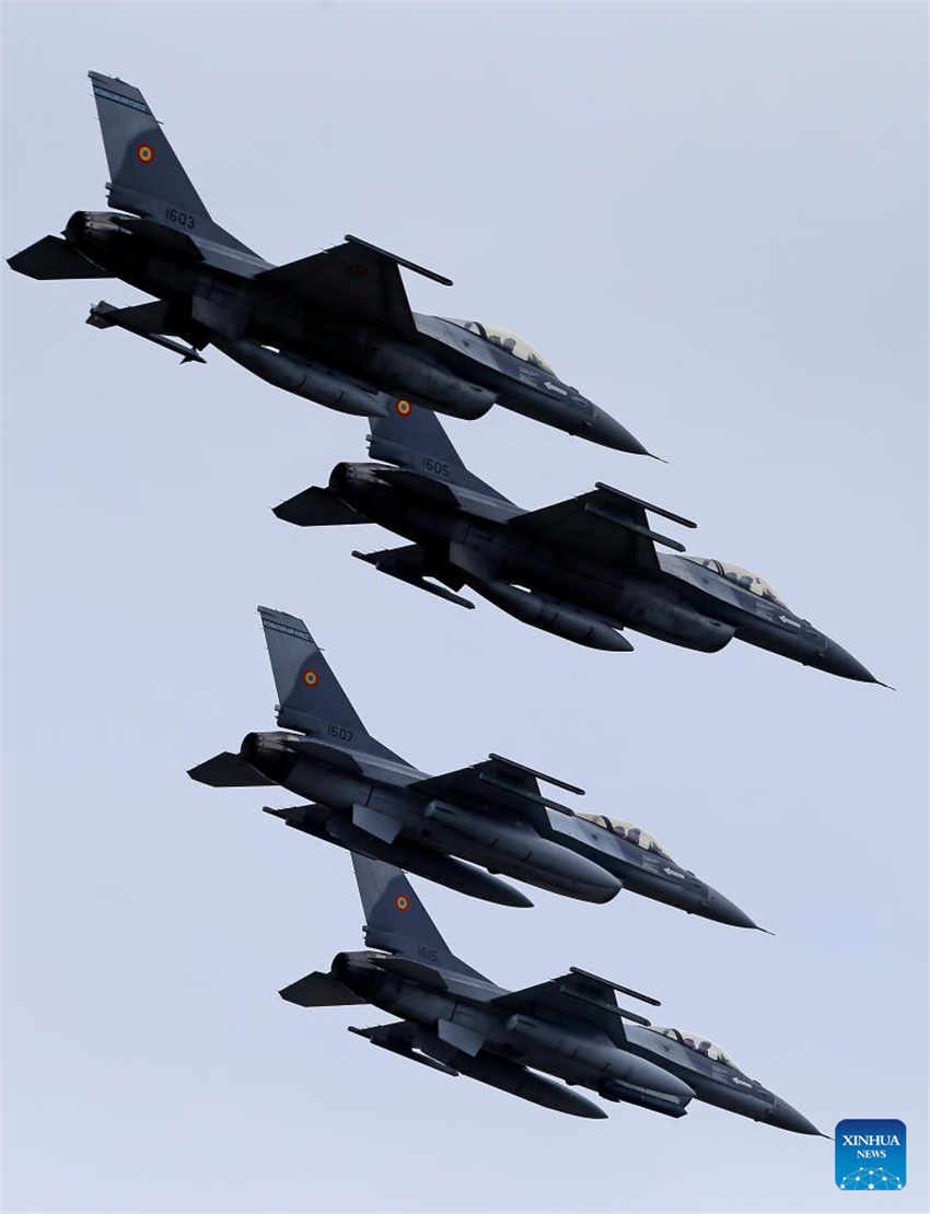 Bucareste: Exposi??o Aérea Internacional & Exposi??o da Avia??o Geral