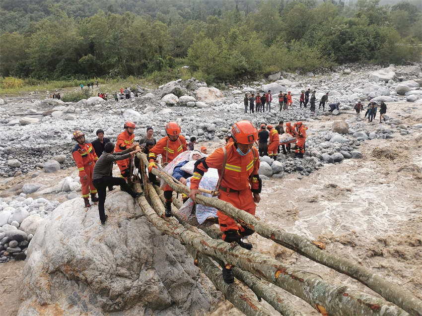 Terremoto de 6,8 graus deixa 46 mortos em Sichuan