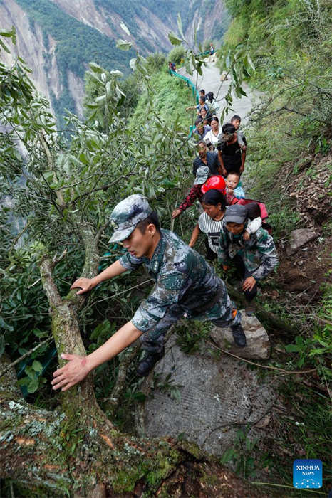 Esfor?os de resgate seguem em andamento em Sichuan