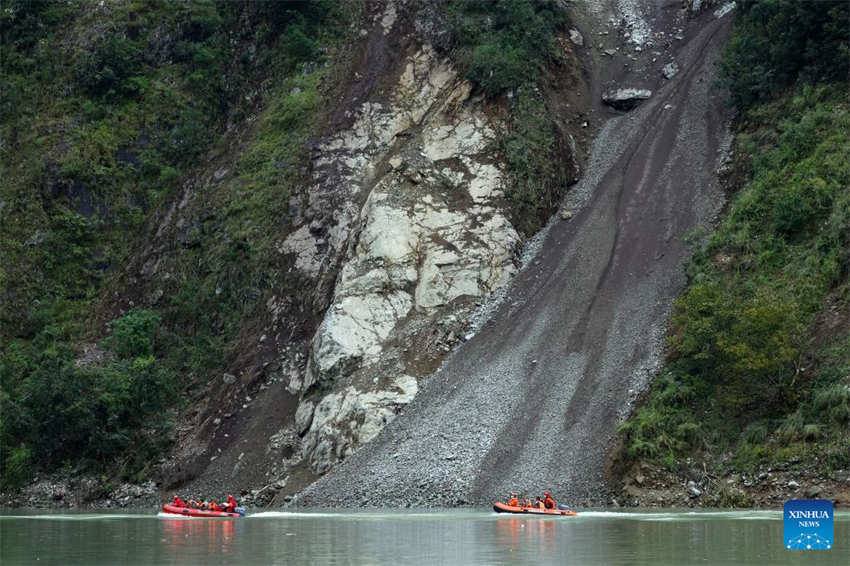 Esfor?os de resgate seguem em andamento em Sichuan