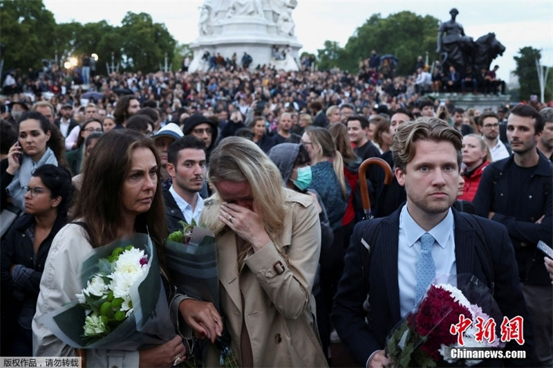 Britanicos de luto pela morte da rainha Isabel II