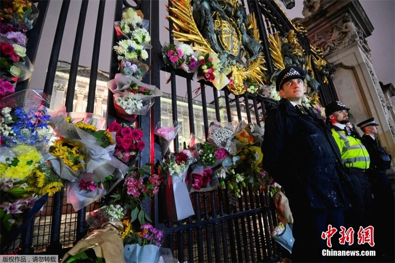 Britanicos de luto pela morte da rainha Isabel II