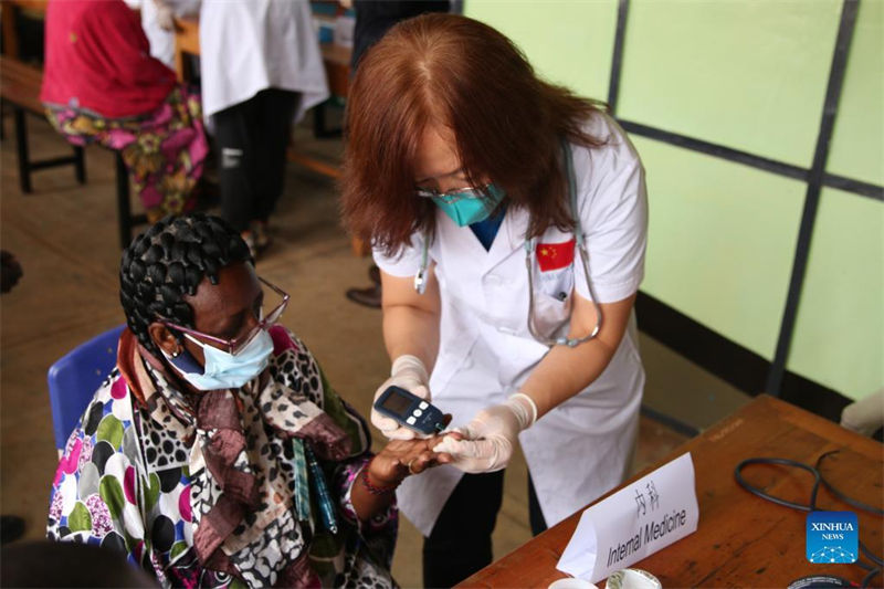 Programa de divulga??o gratuita da equipe médica chinesa oferece alívio aos ruandeses