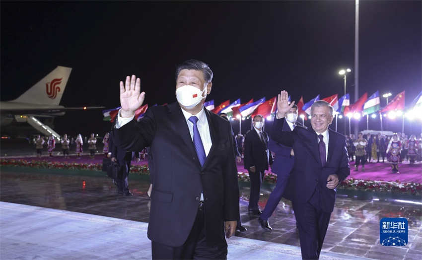 Xi Jinping chega ao Uzbequist?o para visita de Estado e cúpula da OCS