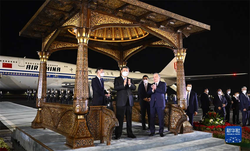 Xi Jinping chega ao Uzbequist?o para visita de Estado e cúpula da OCS