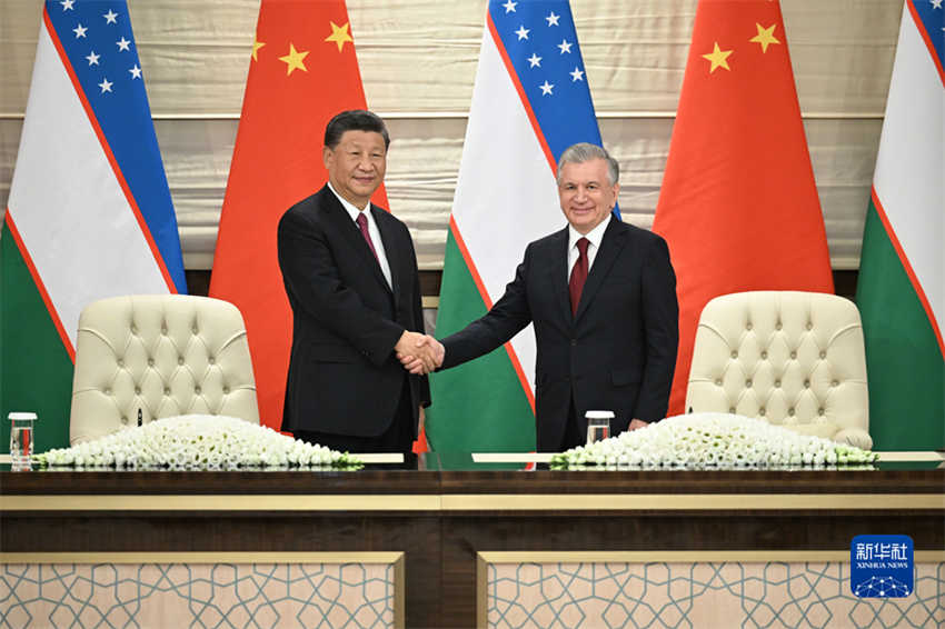China e Uzbequist?o prometem promover coopera??o mutuamente benéfica