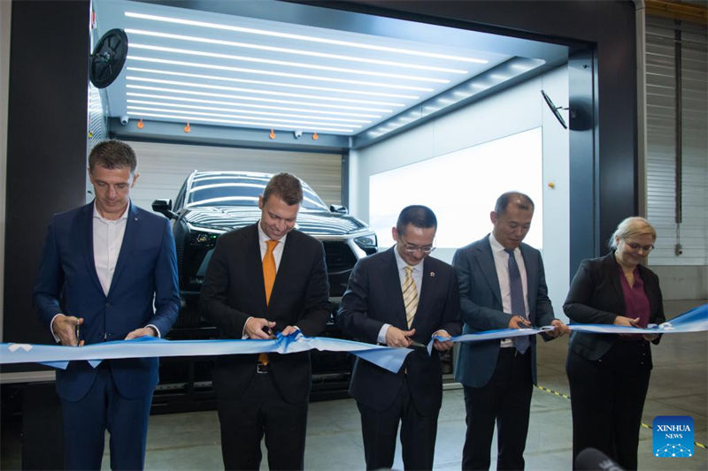 Nova fábrica de baterias da fabricante chinesa de veículos elétricos NIO na Hungria inicia opera??es