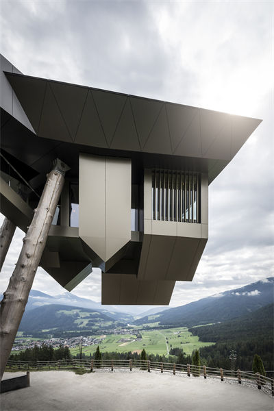 Galeria: hotel italiano “invertido”