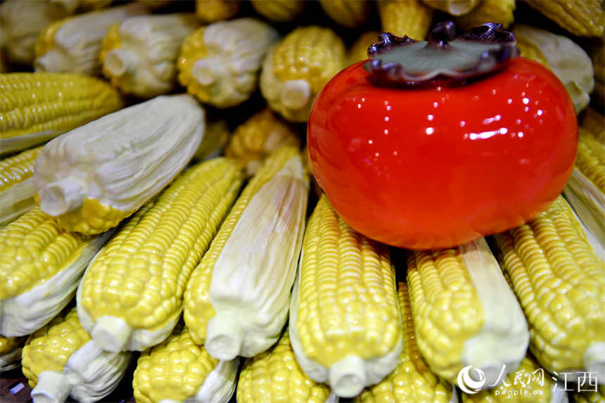 Galeria: pe?as de ceramica no formato de frutas e legumes s?o um sucesso em Jingdezhen
