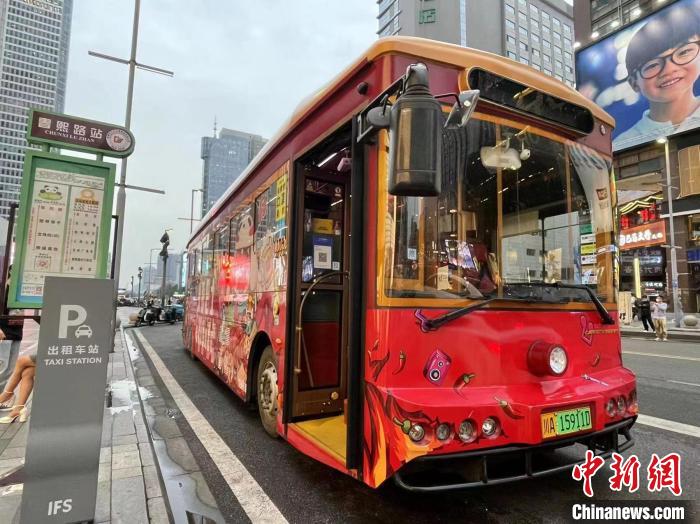 Galeria: “?nibus de hotpot” entra na opera??o em Chengdu