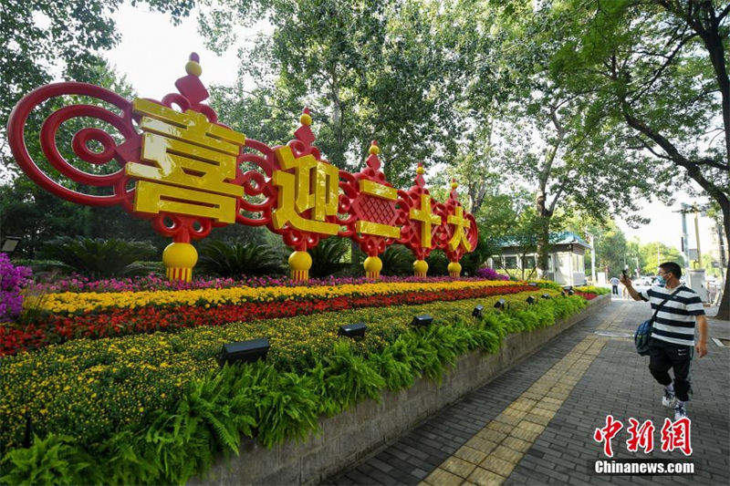 Galeria: canteiros temáticos s?o colocados ao longo da Avenida Chang'an em Beijing 