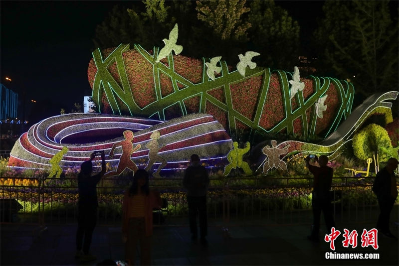 Galeria: canteiros temáticos s?o colocados ao longo da Avenida Chang'an em Beijing 