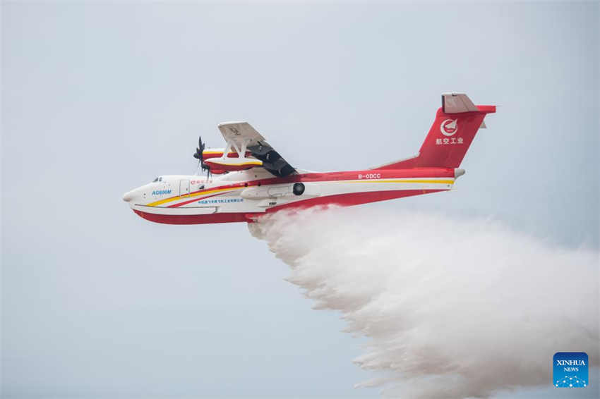 Grande aeronave anfíbia da China obtém enorme progresso
