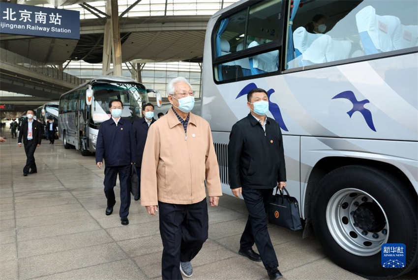 Todas as delega??es reúnem-se em Beijing para o 20o Congresso Nacional do PCCh