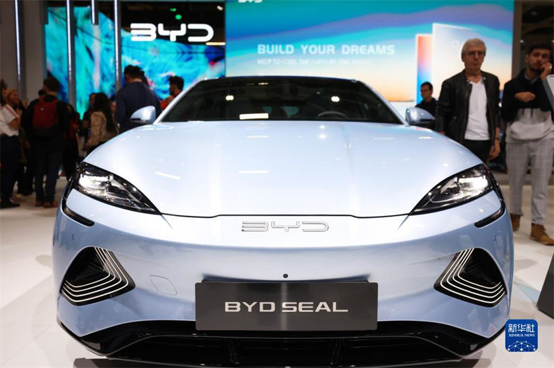 Veículos elétricos chineses estreiam na exposi??o em Paris