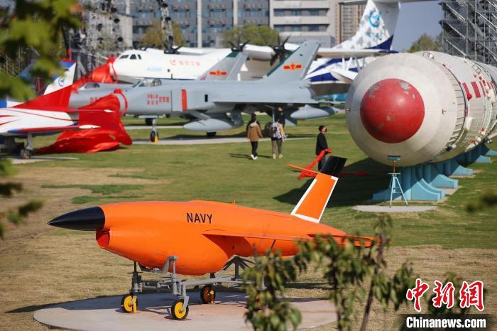 15 tipos de avi?es s?o instalados na Universidade de Aeronáutica e Astronáutica de Nanjing