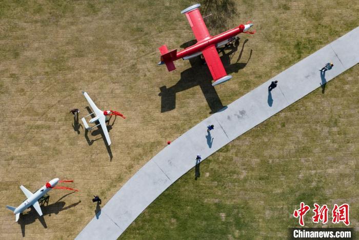 15 tipos de avi?es s?o instalados na Universidade de Aeronáutica e Astronáutica de Nanjing