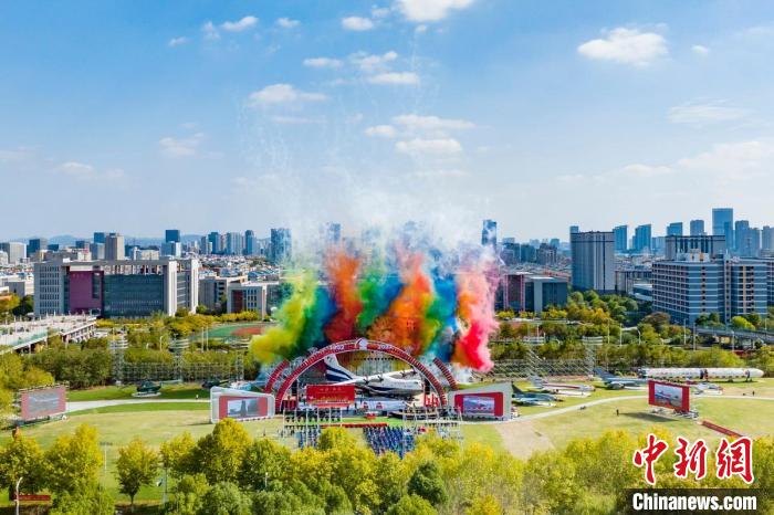 15 tipos de avi?es s?o instalados na Universidade de Aeronáutica e Astronáutica de Nanjing