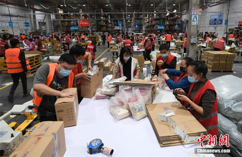 Zhejiang: negócio online em importa??o e exporta??o tem alto fluxo