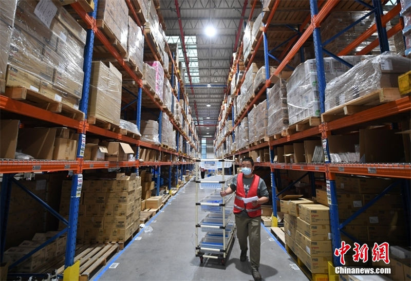 Zhejiang: negócio online em importa??o e exporta??o tem alto fluxo