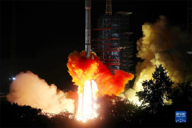 China lan?a novo satélite de comunica??es com sucesso