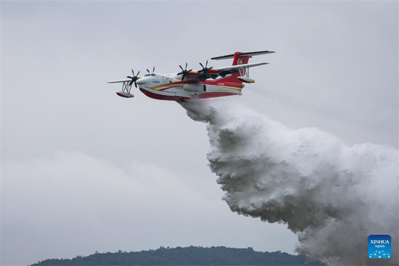 Mais de 740 empresas participaram na 14a Exposi??o Internacional de Avia??o da China