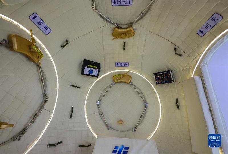 Módulo expositor 1:1 da esta??o espacial chinesa estreia no Airshow China