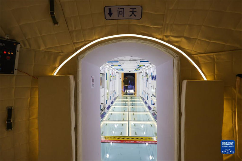 Módulo expositor 1:1 da esta??o espacial chinesa estreia no Airshow China