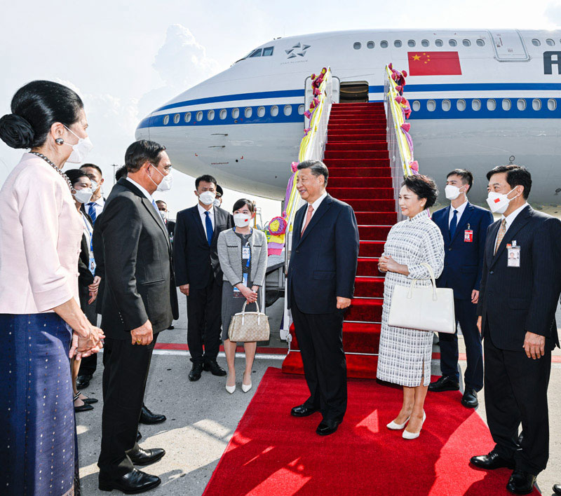 Xi Jinping chega a Bancoc para reuni?o da APEC e visita à Tailandia