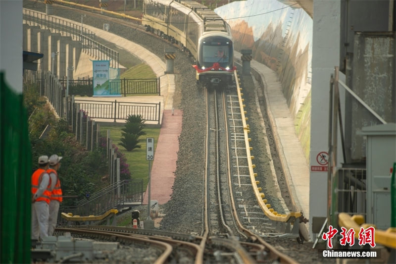 Concluída produ??o de primeiro trem de cremalheira da China