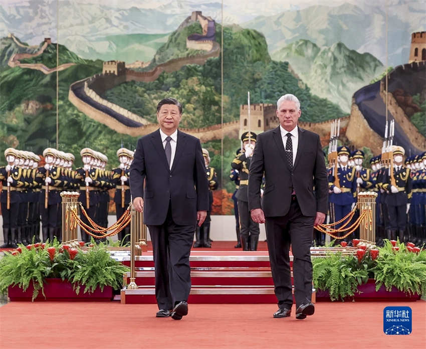 Xi Jinping realiza conversa??es com presidente cubano
