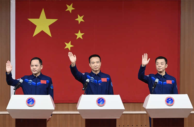 China lan?a espa?onave da miss?o Shenzhou-15
