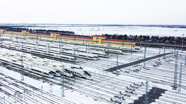 Primeira ferrovia de alta velocidade na regi?o gélida da China registra décimo aniversário