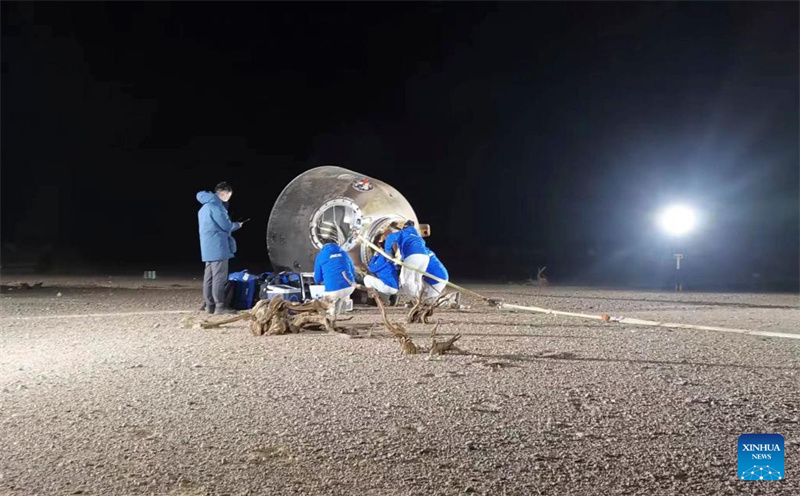 Astronautas da miss?o Shenzhou-14 regressam em seguran?a