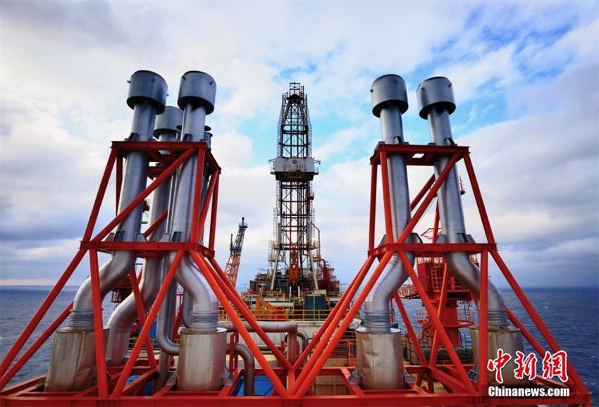 Maior plataforma offshore de produ??o de petróleo da ásia entra em opera??o
