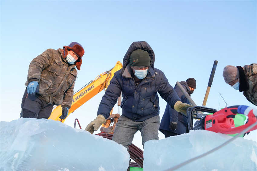 Heilongjiang: constru??o do Parque Temático Mundo de Gelo e Neve em Harbin está em andamento