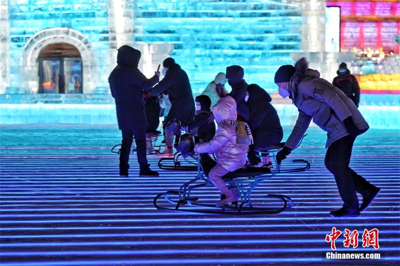 24o Mundo de Gelo e Neve de Harbin está aberto ao público