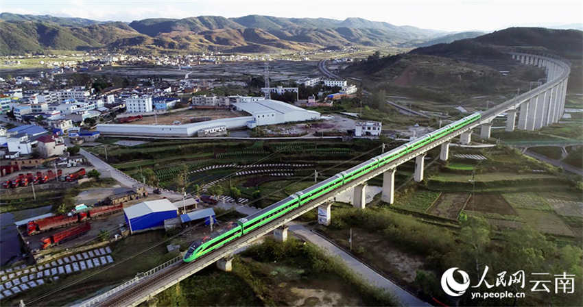 Nova ferrovia Chengdu-Kunming entra em opera??o