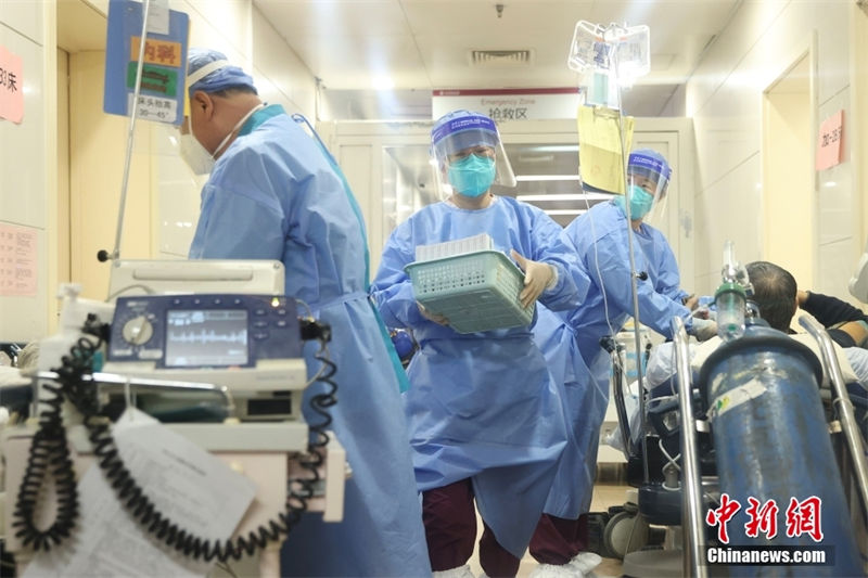 Hospitais de Beijing se esfor?am para garantir tratamento