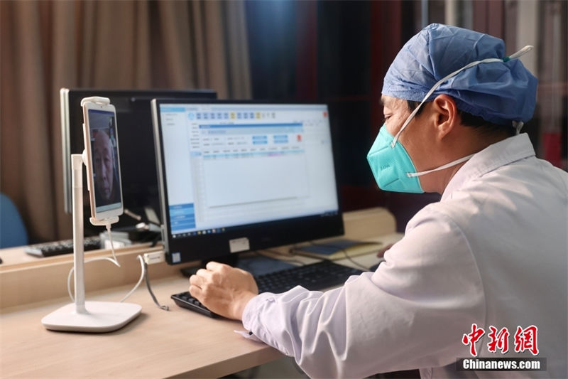 Hospitais de Beijing se esfor?am para garantir tratamento