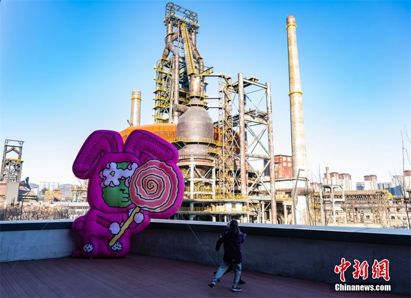 Beijing: exposi??o temática de coelhos é realizada no parque Shougang 