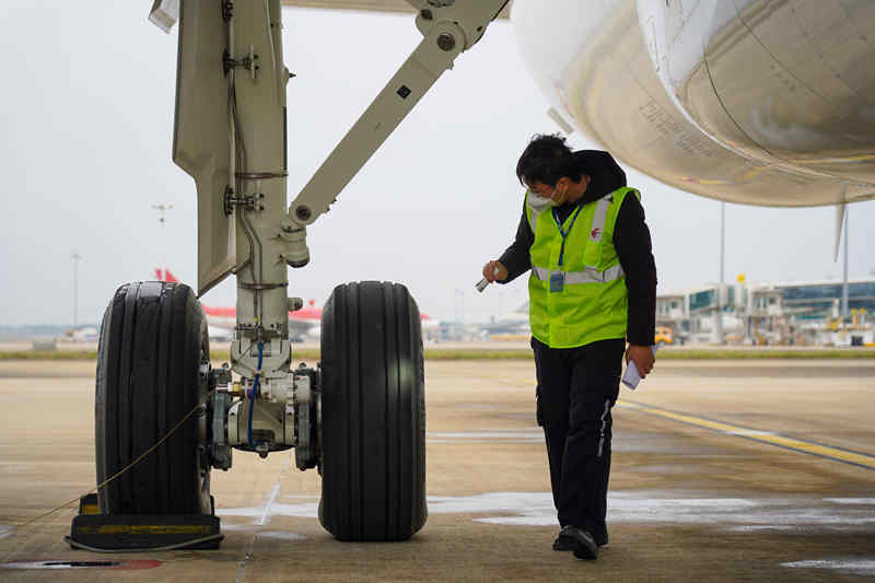 Jato C919 da China aterrissa no Aeroporto Internacional de Meilan em Haikou como etapa de valida??o