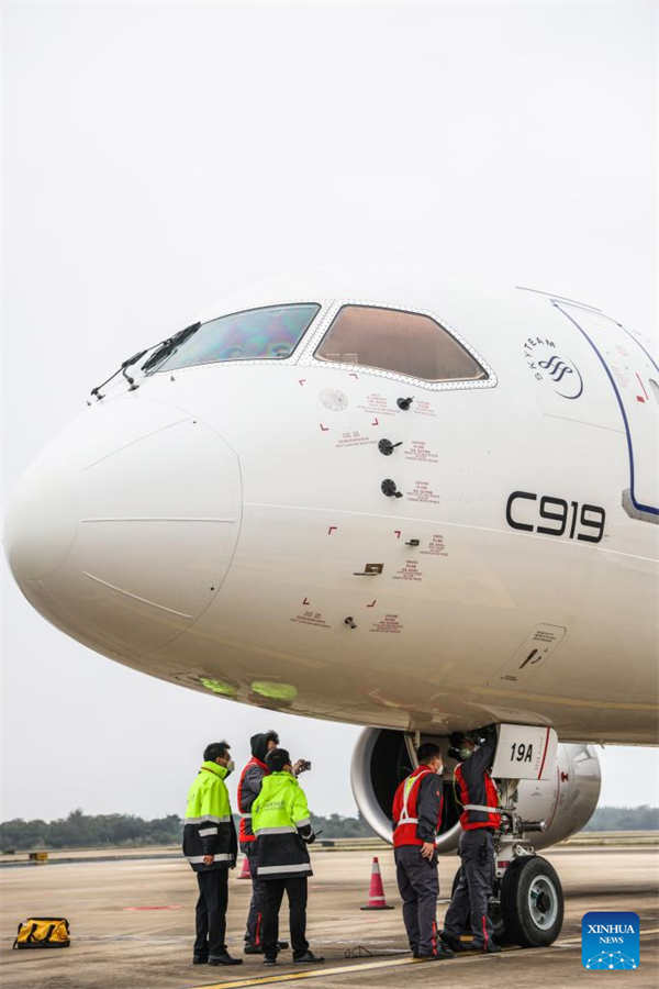 Jato C919 da China aterrissa no Aeroporto Internacional de Meilan em Haikou como etapa de valida??o