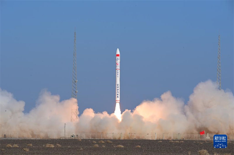 Foguete comercial chinês lan?a cinco satélites